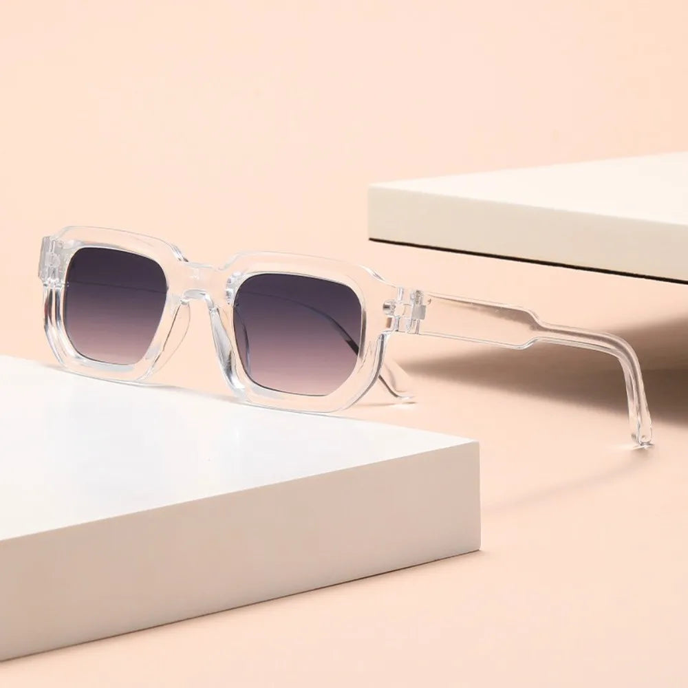 Clear sunglasses with Leopard Punk Square Shadesa beige surface