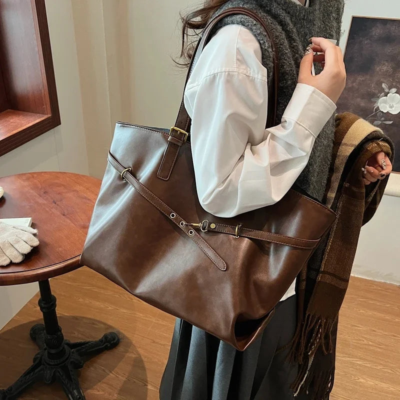 Retro Luxe Winter Tote – Cozy Statement Bag for Cold Seasons